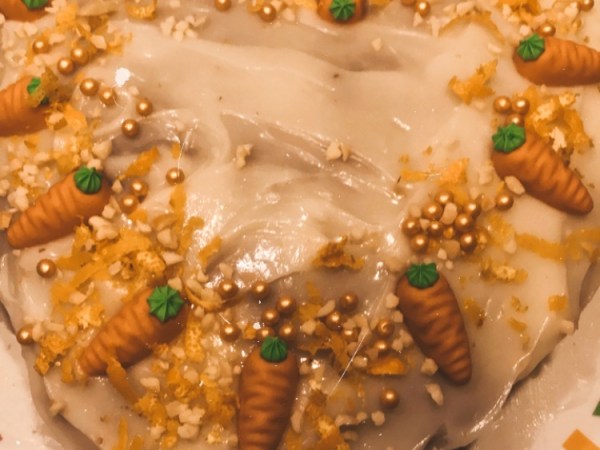 Möhrenkuchen mit Frischkäse-Topping